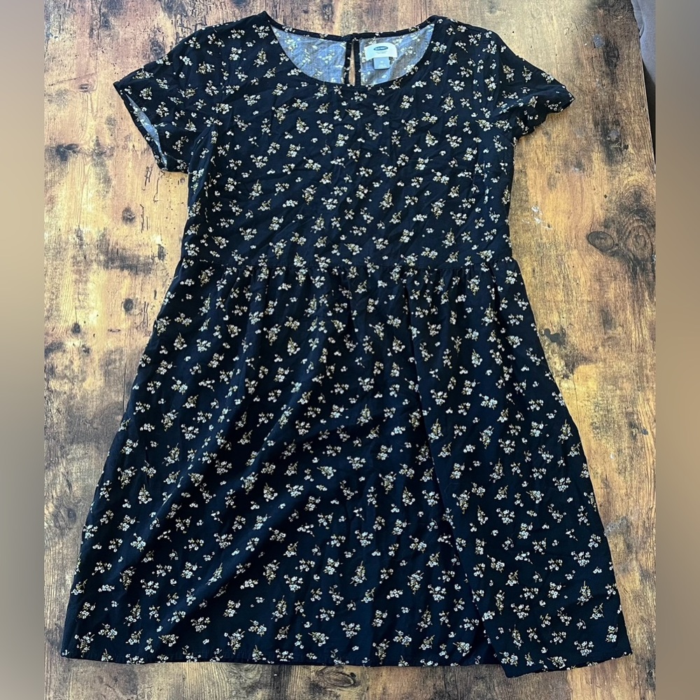 2/$12 🌸 Ladies Black Floral Dress - Size Medium